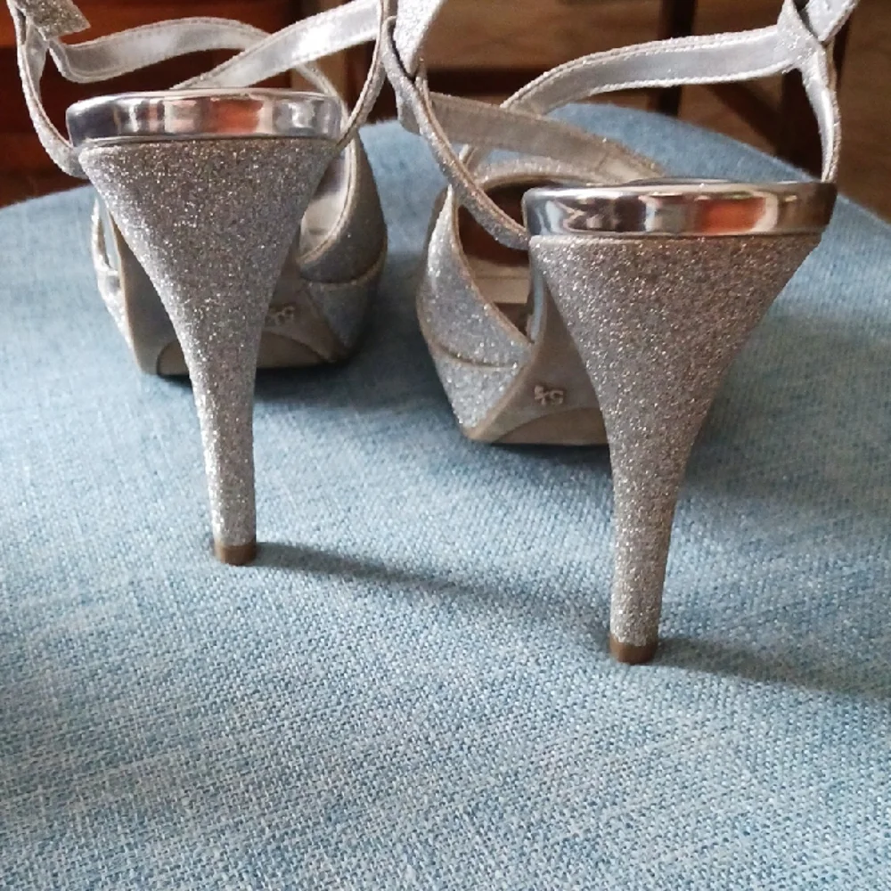 FIONI Clothing Sparkling Silver Women's Heels